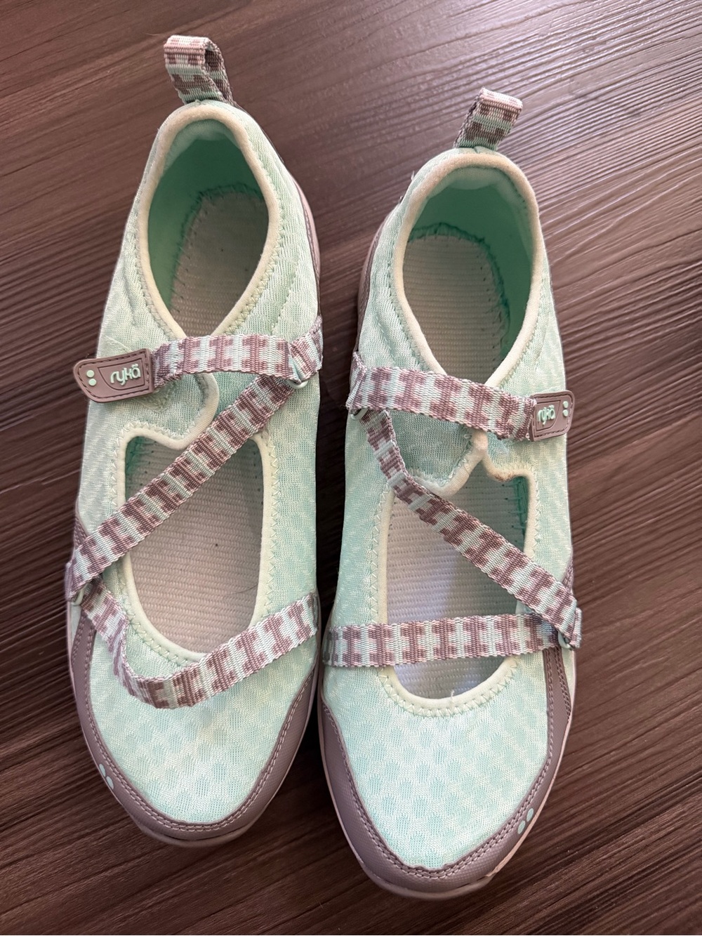 Women’s size 11W (wide) Ryka Kailee walking shoe with Velcro strap aqua mint